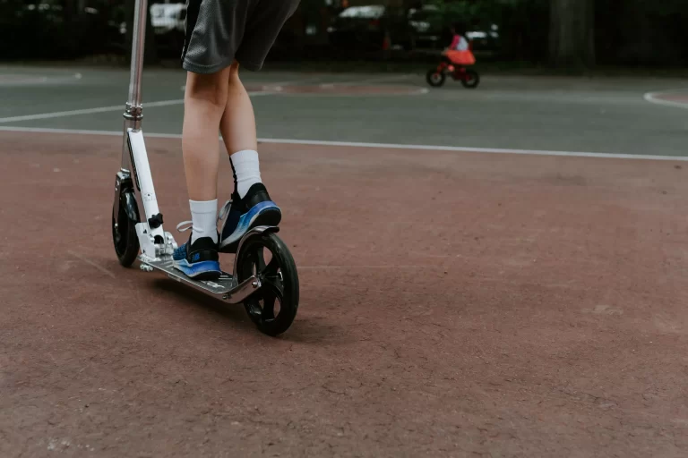 How to Ride a Kick scooter – Beginner’s Guide